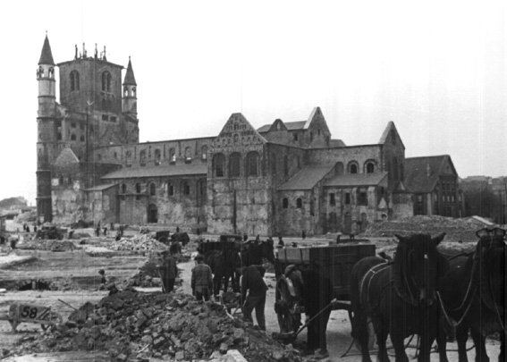 Les bombardements ravagèrent la ville et la collégiale